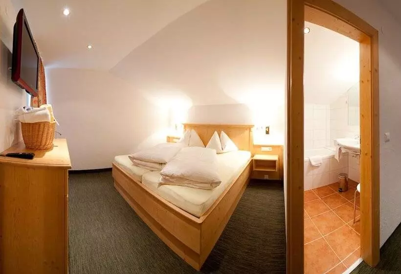 Schi  Und Wanderhotel Berghof