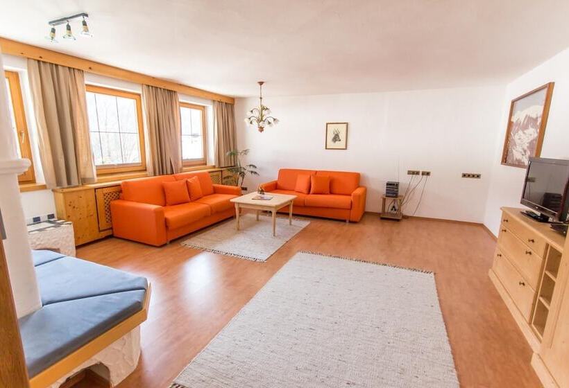 Schi  Und Wanderhotel Berghof