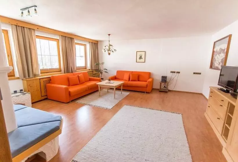 Schi  Und Wanderhotel Berghof