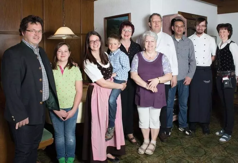 Schi  Und Wanderhotel Berghof