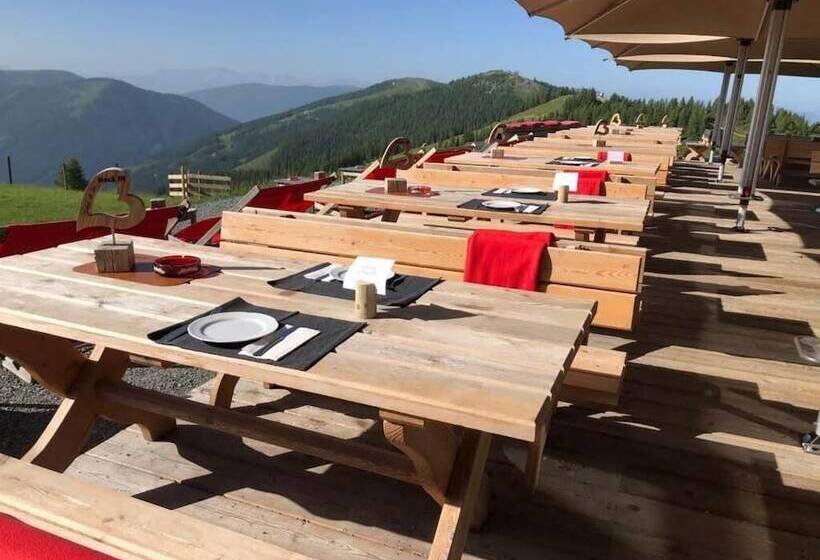 Schi  Und Wanderhotel Berghof