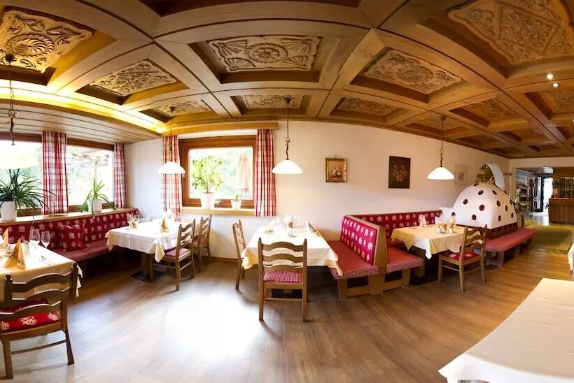 Schi  Und Wanderhotel Berghof