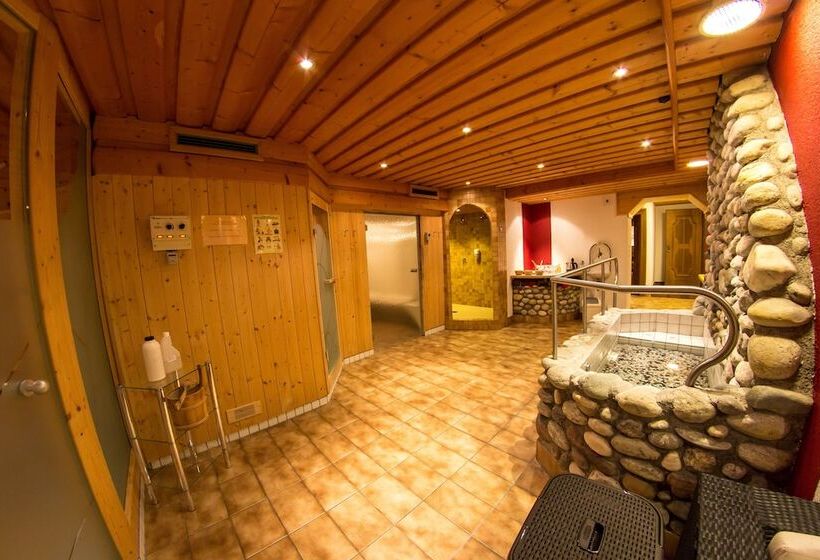 Schi  Und Wanderhotel Berghof