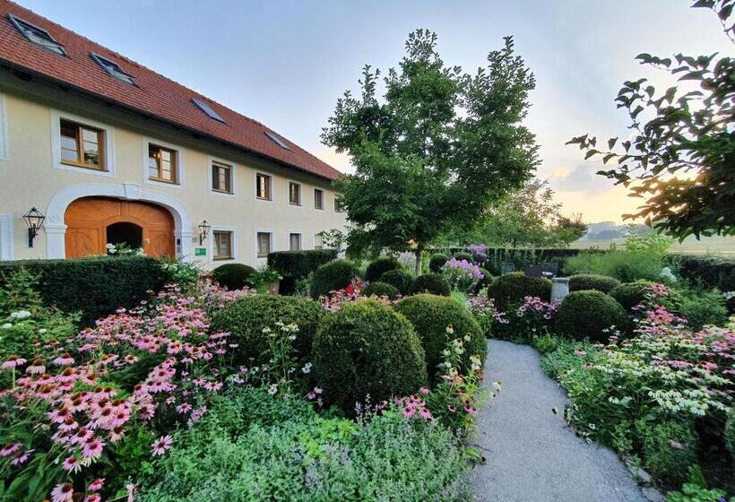 Bed and Breakfast Bauernhofpension Herzog Zu Laah