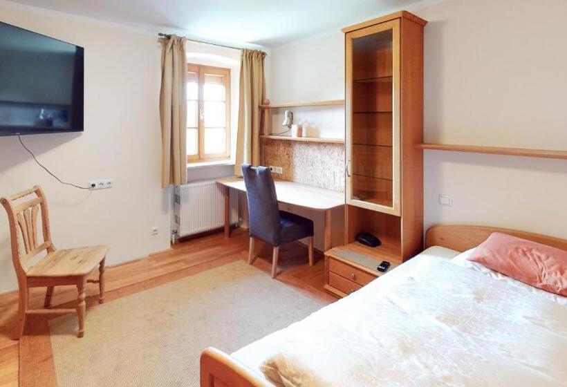 Bed and Breakfast Bauernhofpension Herzog Zu Laah