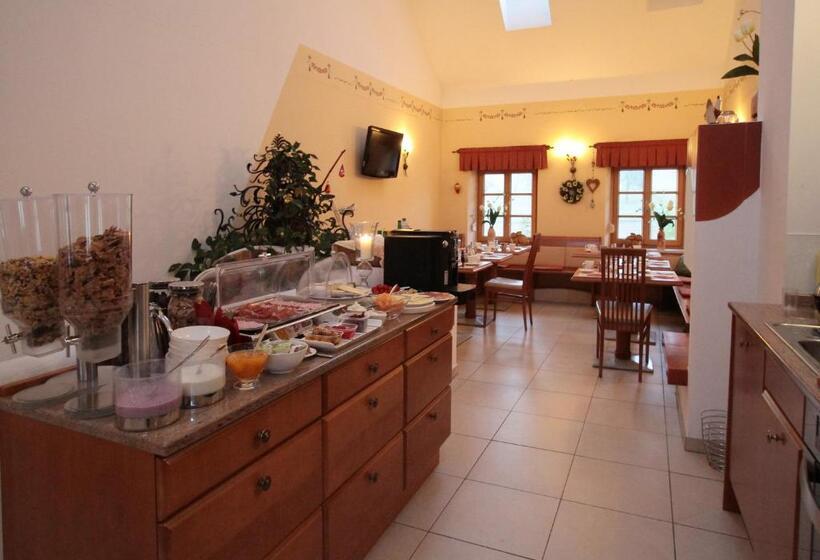 Bed and Breakfast Bauernhofpension Herzog Zu Laah