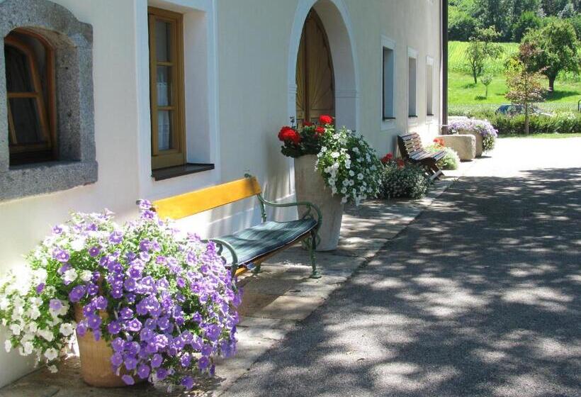 Bed and Breakfast Bauernhofpension Herzog Zu Laah