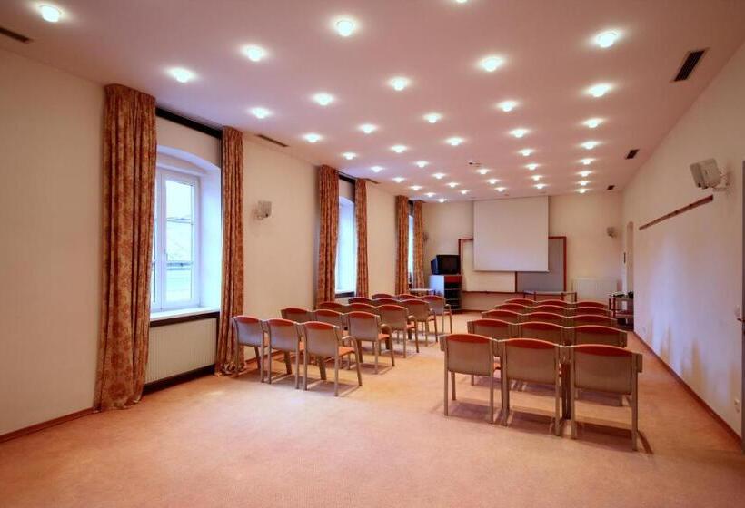 فندق Carinthia Stadt