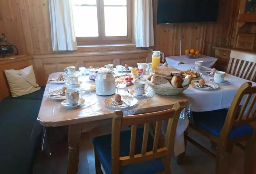 Отель Ferienwohnungen & Almhütten Gutwenger