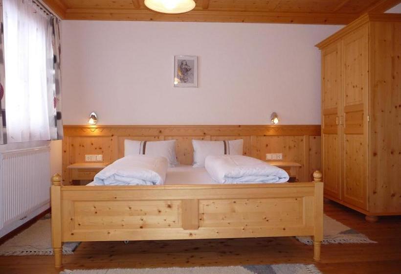 Отель Ferienwohnungen & Almhütten Gutwenger