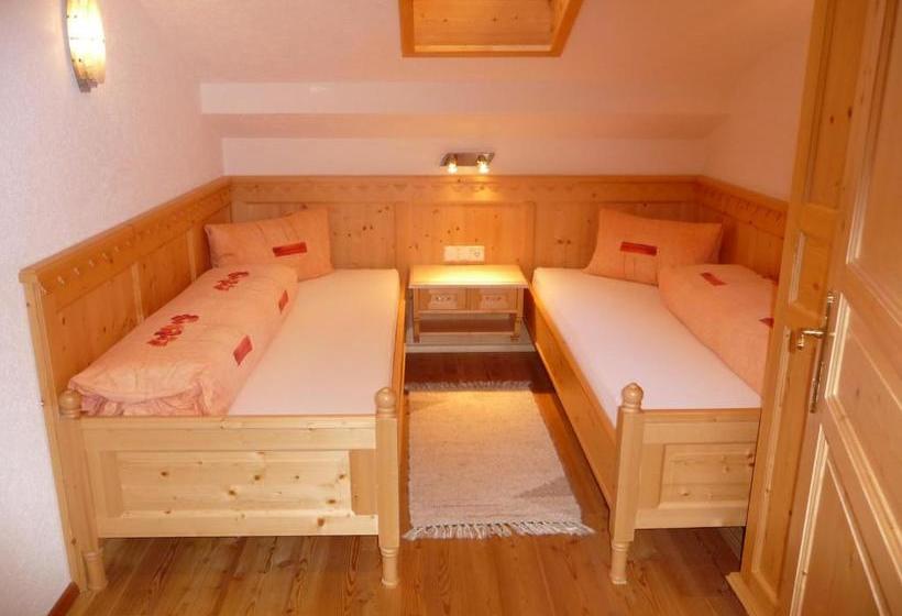 Отель Ferienwohnungen & Almhütten Gutwenger