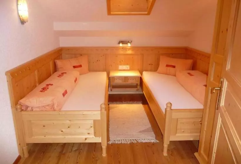 Отель Ferienwohnungen & Almhütten Gutwenger