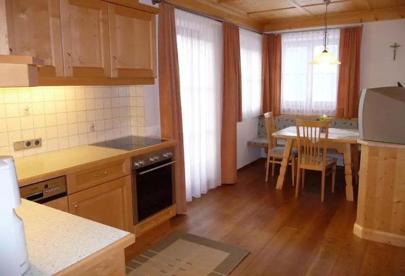 Отель Ferienwohnungen & Almhütten Gutwenger