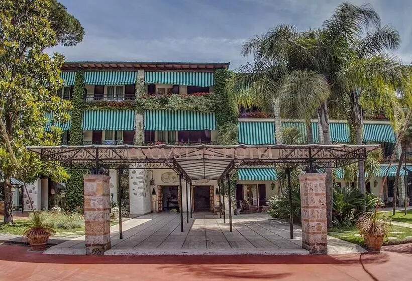 Augustus Hotel & Resort