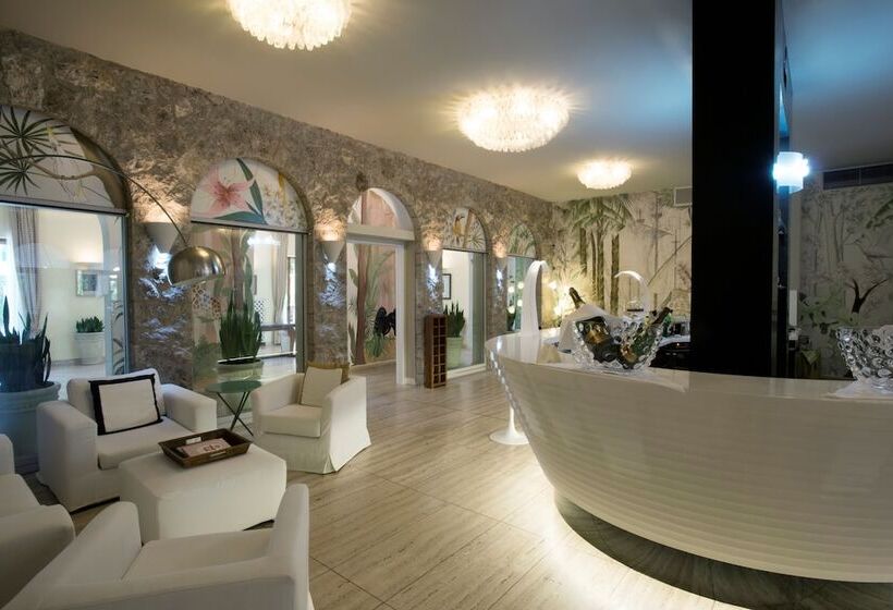 Augustus Hotel & Resort