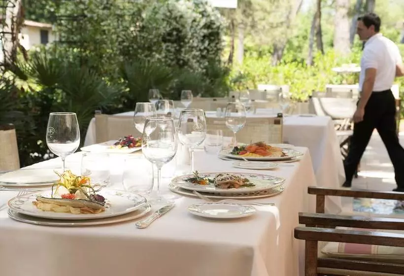 Augustus Hotel & Resort