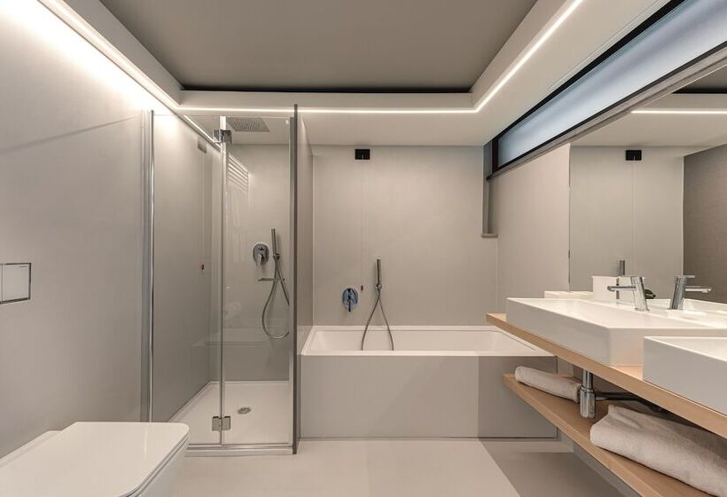 Augustus Hotel & Resort