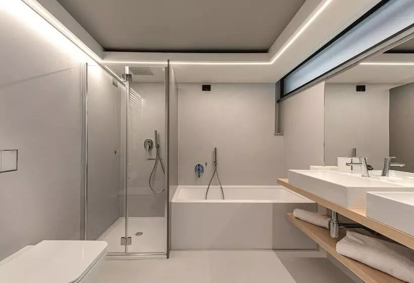 Augustus Hotel & Resort