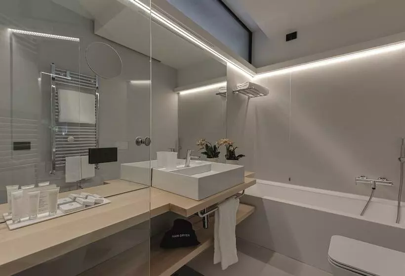 Augustus Hotel & Resort