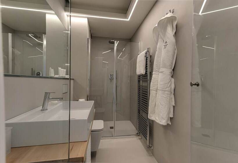 Augustus Hotel & Resort