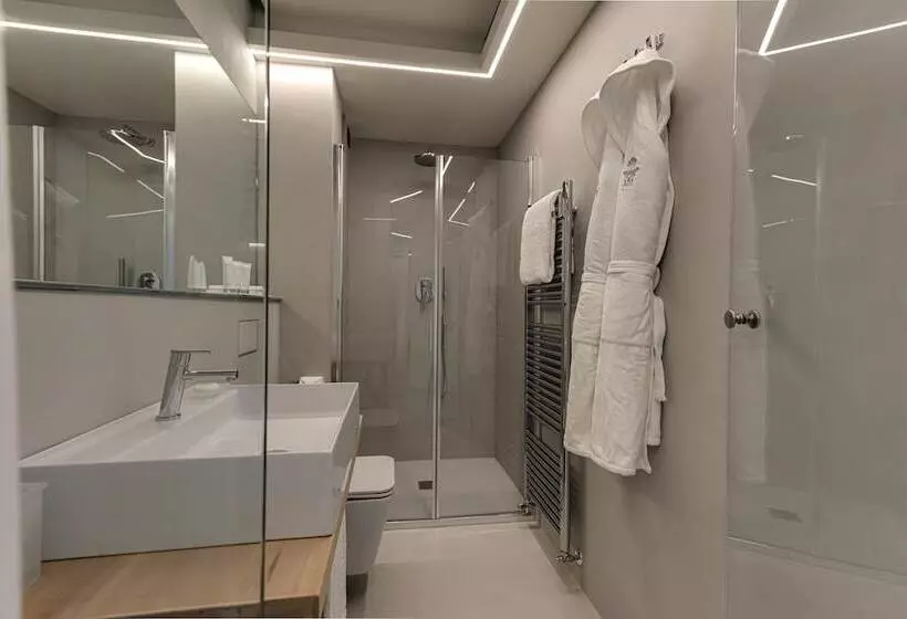 Augustus Hotel & Resort