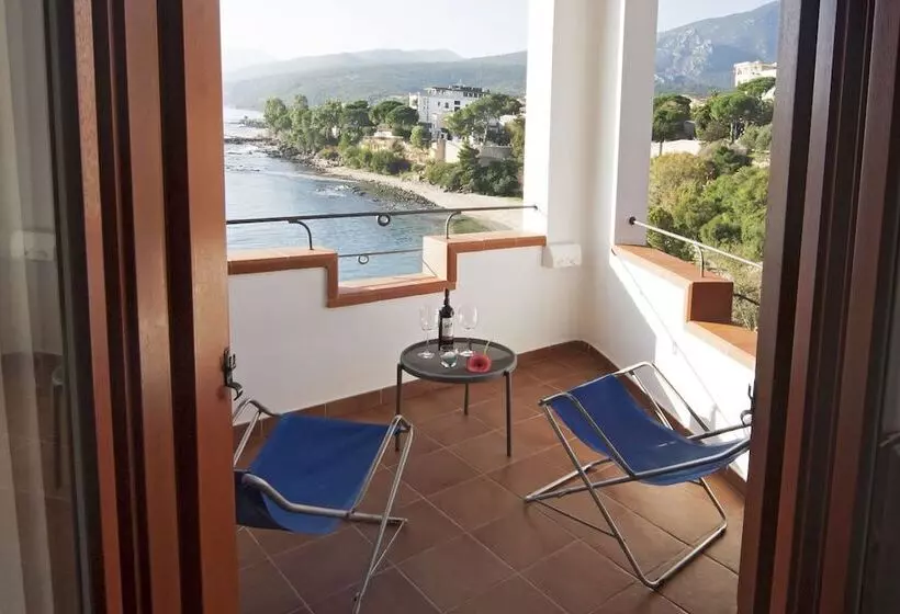 Bue Marino Hotel & Cocktail Bar