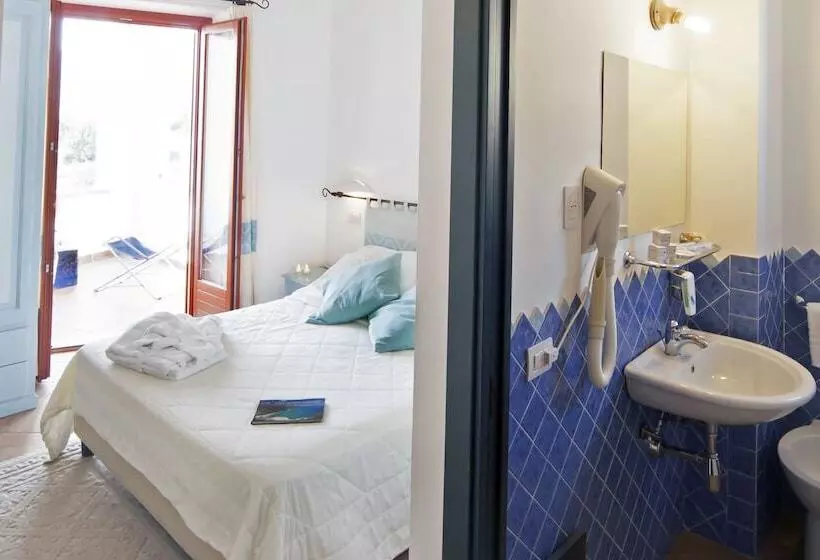 Bue Marino Hotel & Cocktail Bar