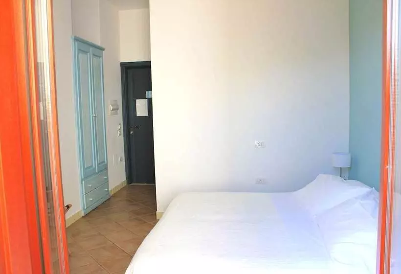 Bue Marino Hotel & Cocktail Bar