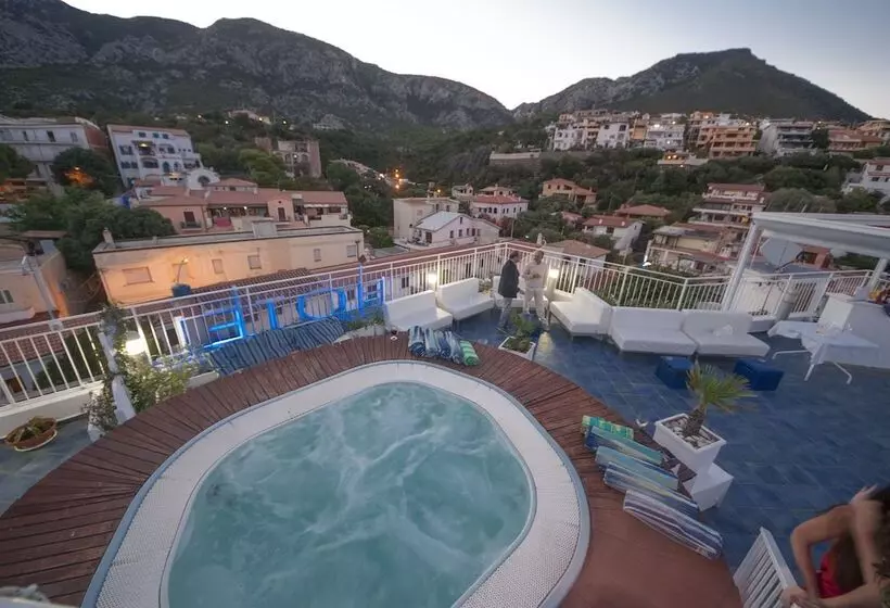 Bue Marino Hotel & Cocktail Bar