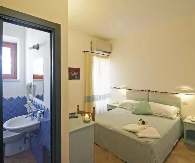 Bue Marino Hotel & Cocktail Bar