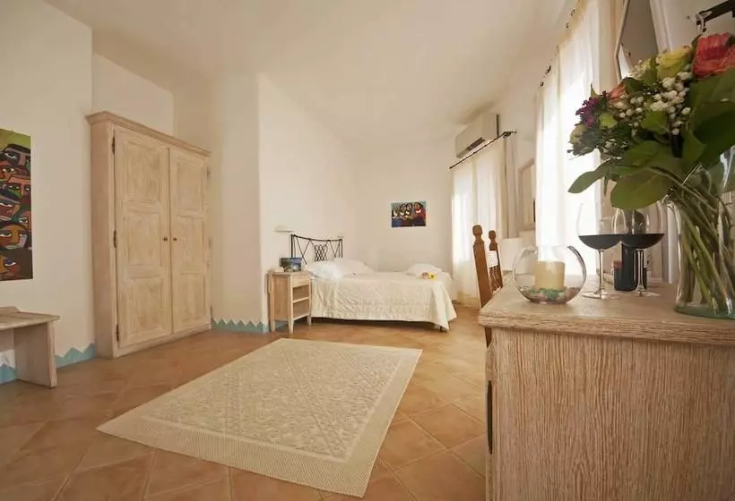 Bue Marino Hotel & Cocktail Bar