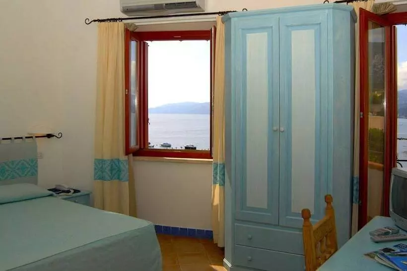 Bue Marino Hotel & Cocktail Bar