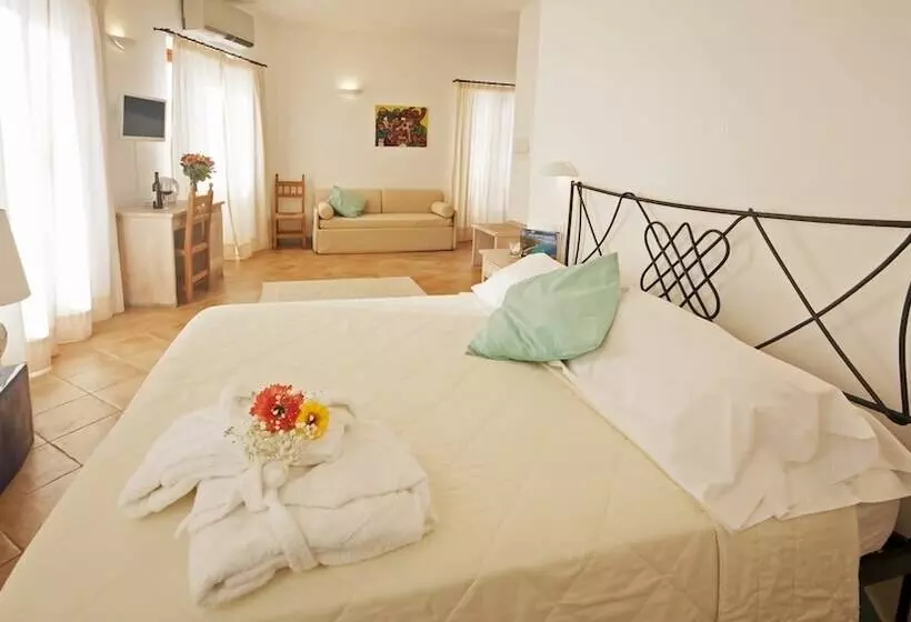 Bue Marino Hotel & Cocktail Bar