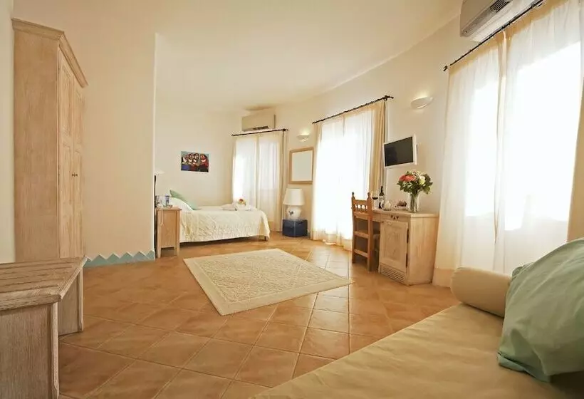 Bue Marino Hotel & Cocktail Bar