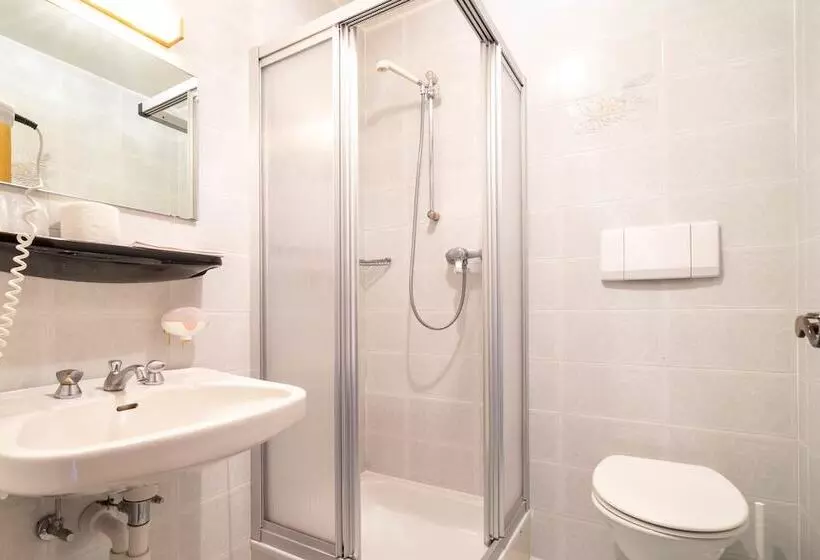 هتل Guesthouse Pension Grafenstein