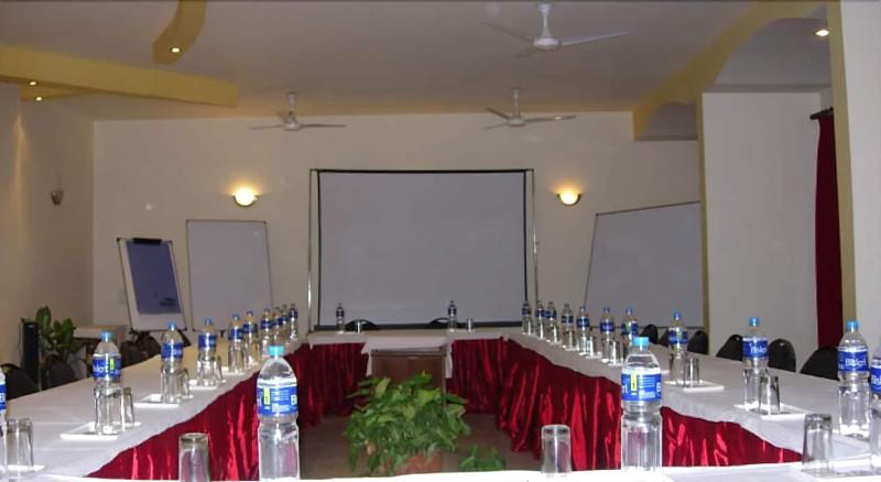 בית מלון כפרי The Maple Leaf Dlf Cyber City