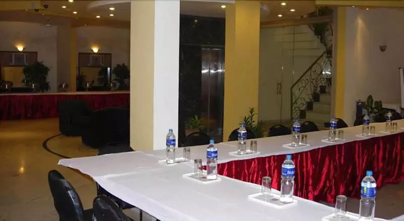 호텔 The Maple Leaf Dlf Cyber City