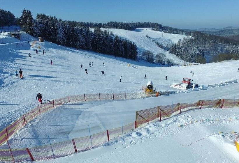 בית מלון כפרי Landgasthof Nesselbach