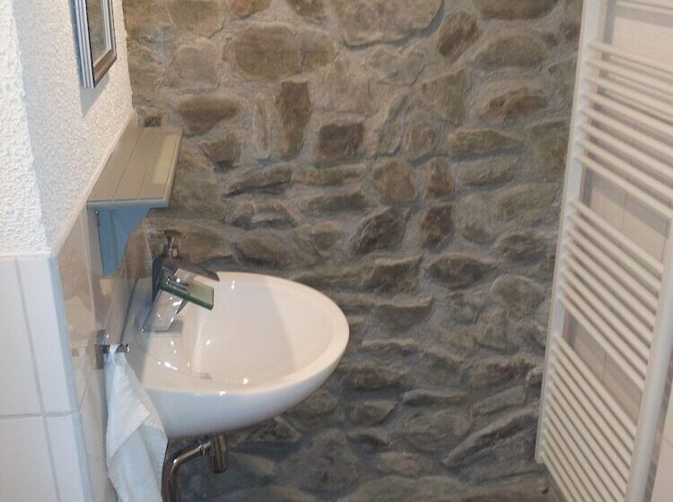 בית מלון כפרי Landgasthof Nesselbach