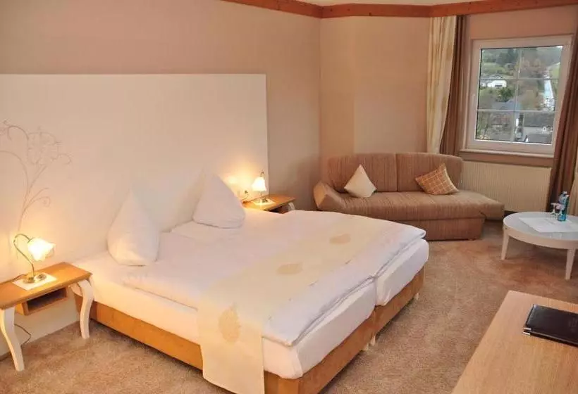 ホテル Sauerländer Hof