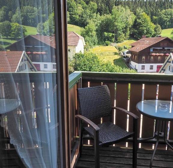 بنسيون Landgasthof Zum Schwarzen Grat