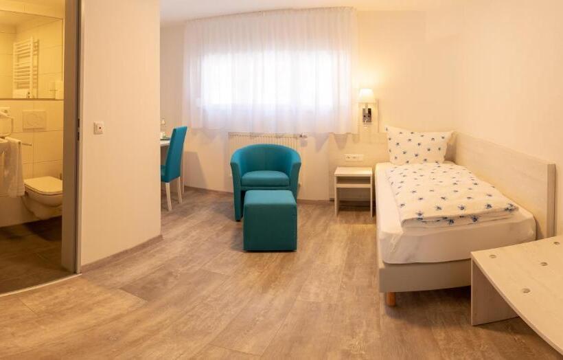 住所  Kloster Maria Hilf