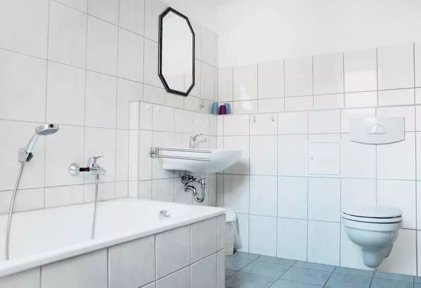 تختخواب و صبحانه Pension Alter Zausel