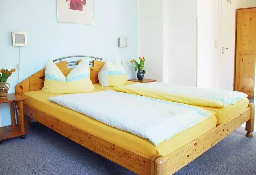 تختخواب و صبحانه Pension Alter Zausel