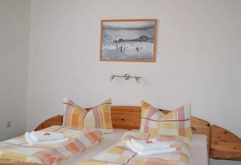 تختخواب و صبحانه Pension Am Zechengrund