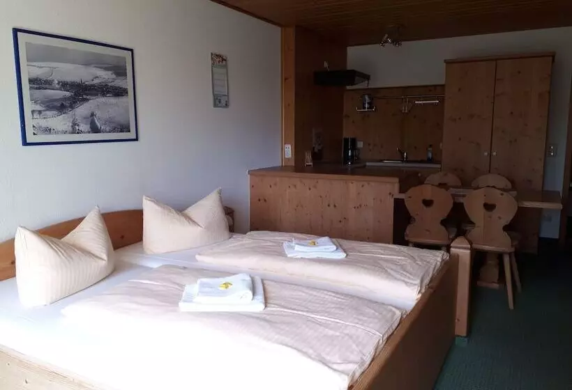 تختخواب و صبحانه Pension Am Zechengrund