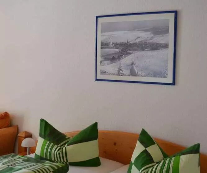 تختخواب و صبحانه Pension Am Zechengrund