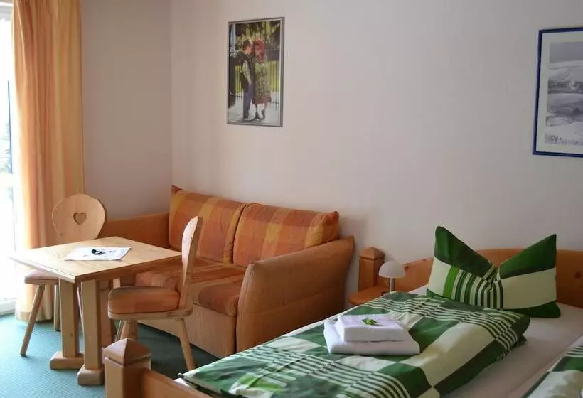 تختخواب و صبحانه Pension Am Zechengrund