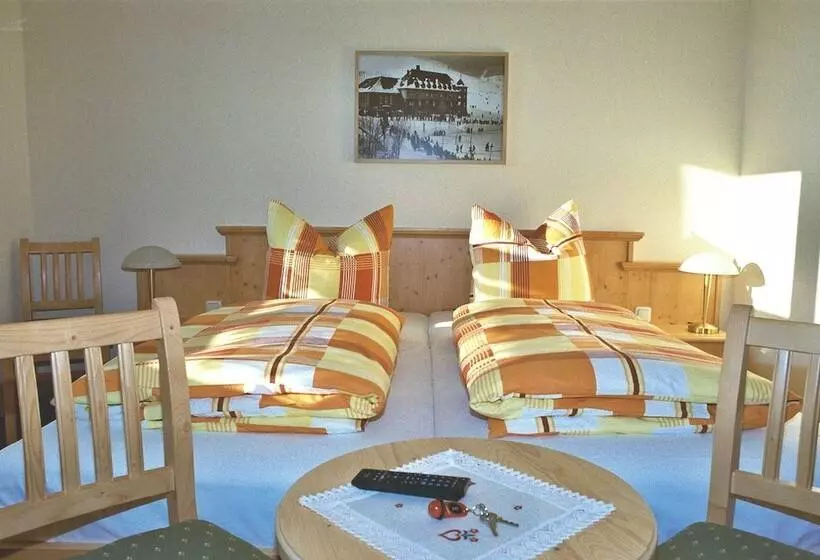 تختخواب و صبحانه Pension Am Zechengrund