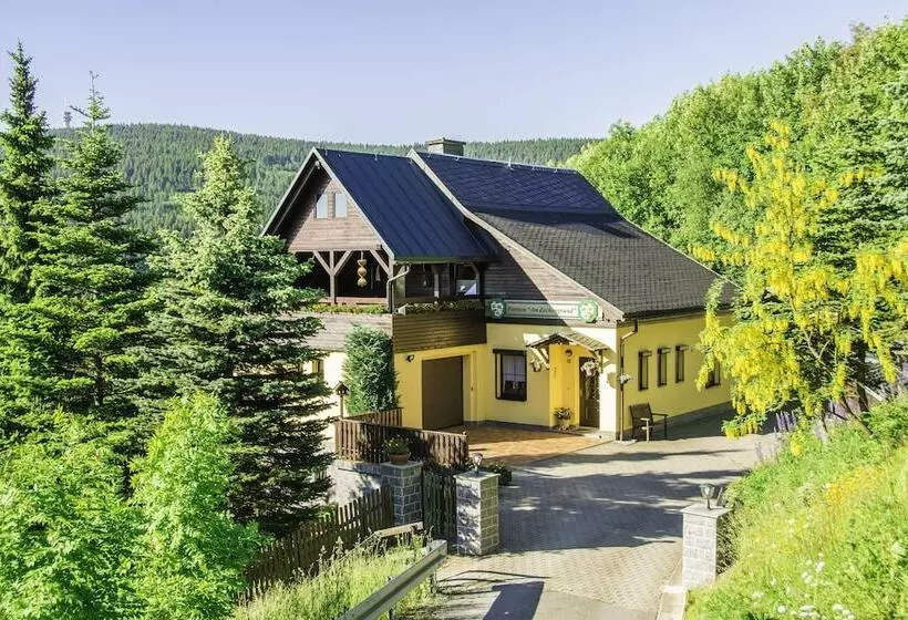 تختخواب و صبحانه Pension Am Zechengrund